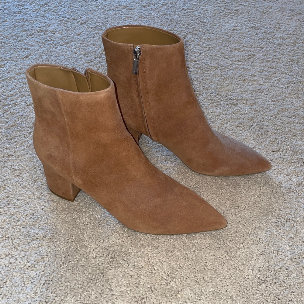 Marc Fischer Pointy Ankle Bootie
Brown Suede Block Heel 7.5 Like New!